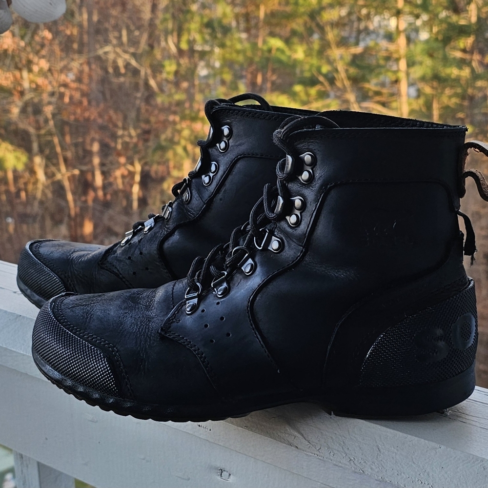 SOREL LEATHER BOOTS GREAT CONDITION 9